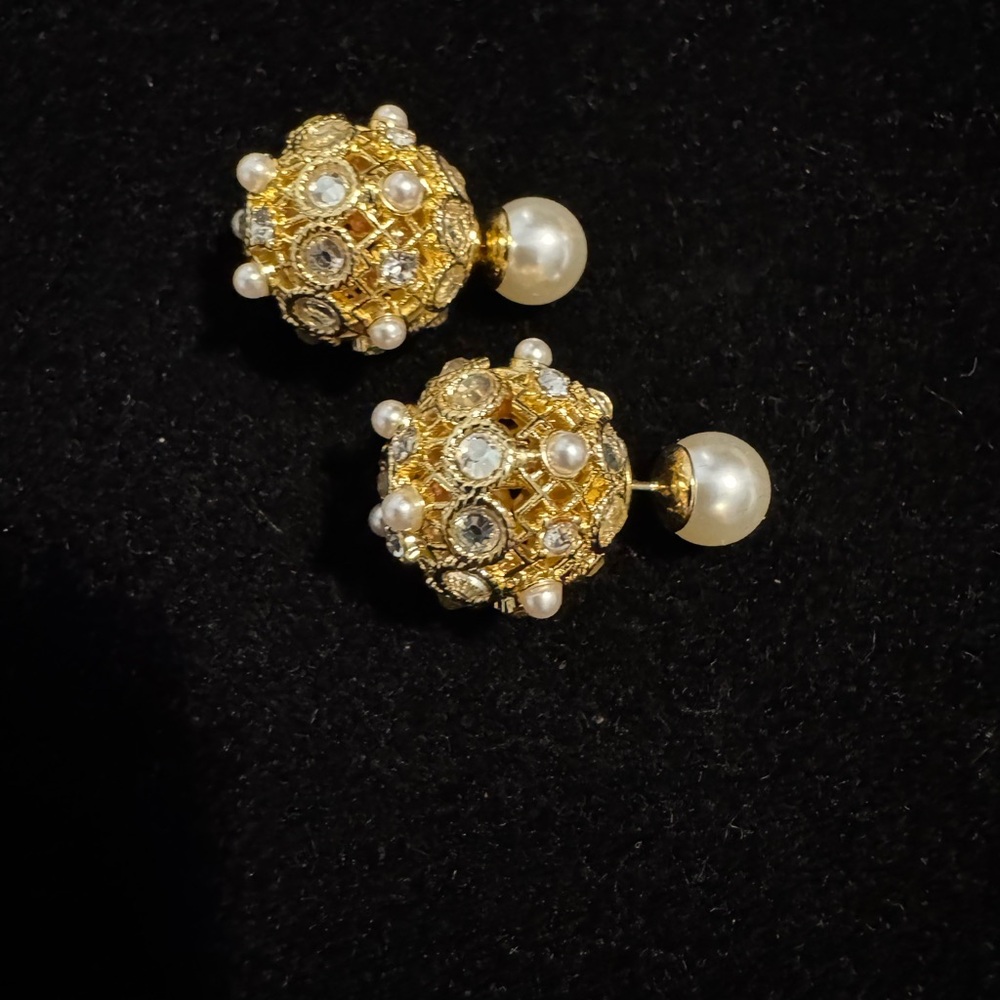 Dior Elegant Gold and Pearl Earrings - Picture 2 of 4